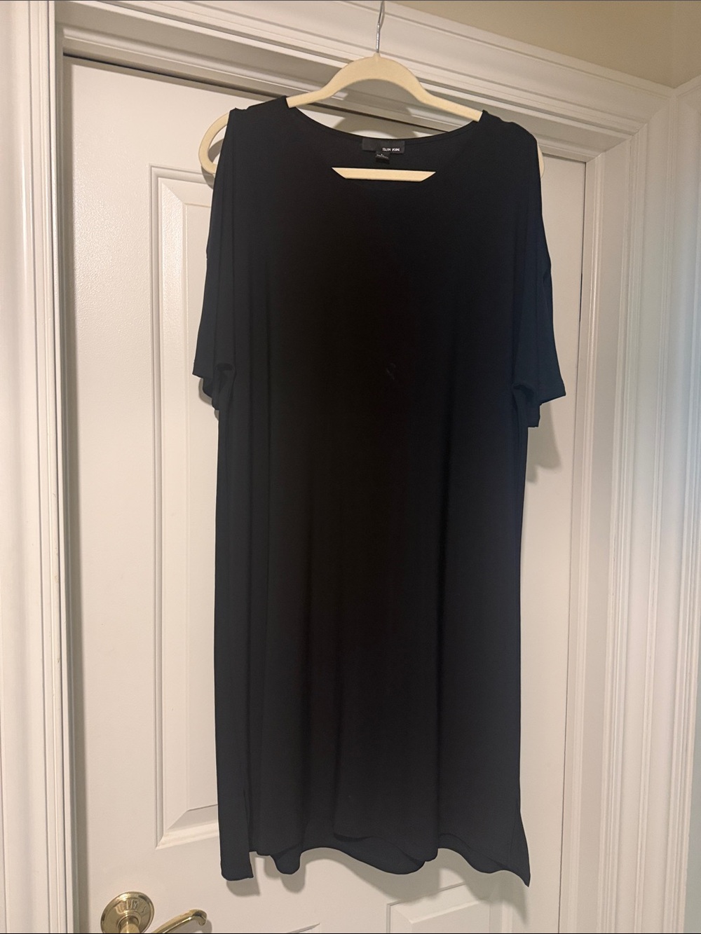 SUN KIM Black Cold-Shoulder Shift Dress